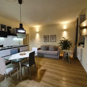 6 Via Della Rosa Lucca
